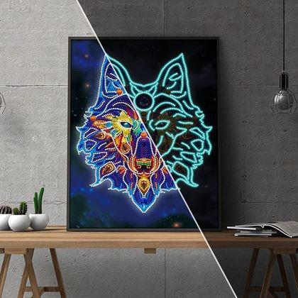 Kép valamiből Sötétben is világító strasszköves képfestés – Farkas