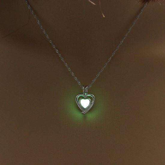 Kép valamiből Világító nyaklánc szív alakú medállal