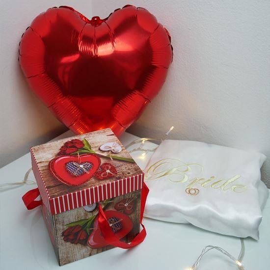 Kép valamiből Ajándékdoboz 15 cm -  rózsákból álló szív