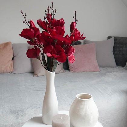 Kép valamiből Művirágok vázába - piros