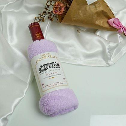Kép valamiből Törülköző borospalack ajándékcsomagolásban - lila