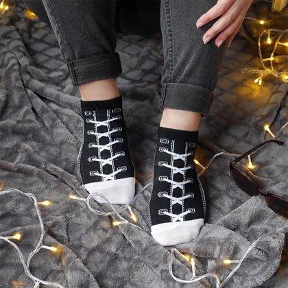 Kép valamiből Tornacipő mintás zokni - fekete