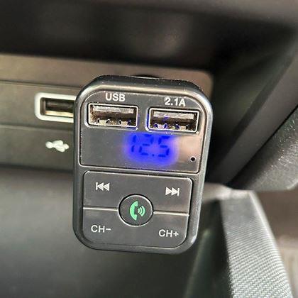 Kép valamiből Autós bluetooth FM transzmitter USB-vel