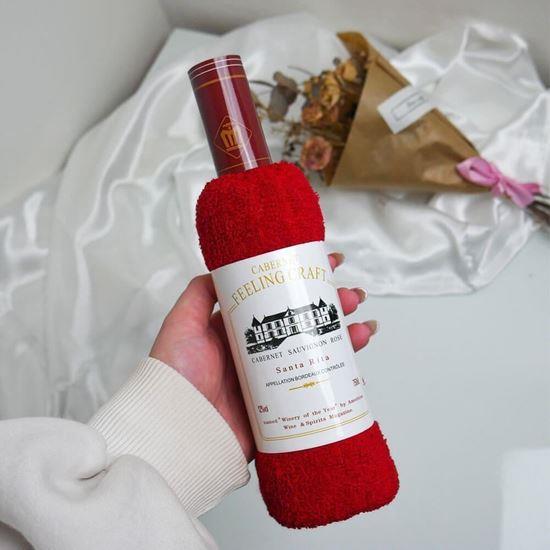 Kép valamiből Törülköző borospalack ajándékcsomagolásban - piros