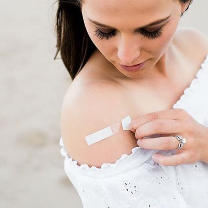 Kép valamiből Kétoldalas öntapadó divatszalag ruhára és testre, 36 db