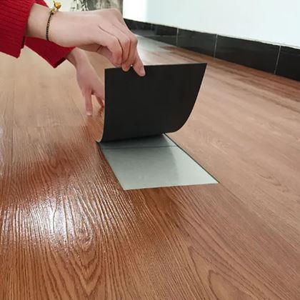 Kép valamiből Öntapadós PVC padló  -  sötét tölgyfa