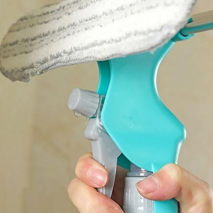 Kép valamiből 3 az 1-ben ablaklehúzó permetezővel