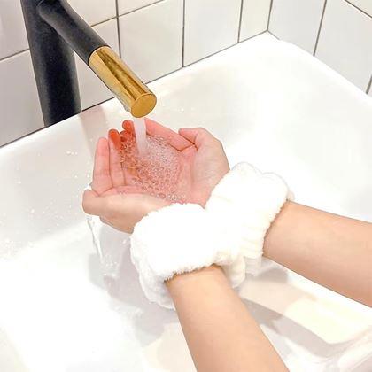 Kép valamiből Kozmetikai fejpánt és arctisztító karkötők