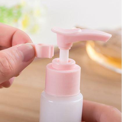 Kép valamiből Utazási kozmetikai üvegcsék készlete repülőgépre való táskával, 50 ml