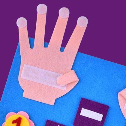 Kép valamiből Számokkal és ujjakkal ellátott matematikai alátét