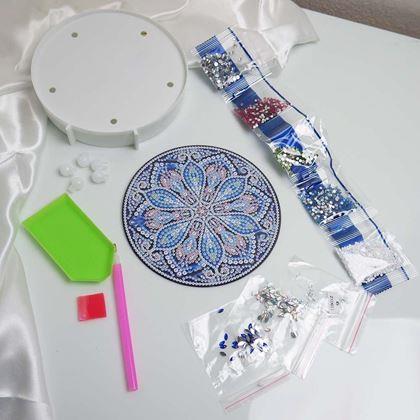 Kép valamiből Gyémántszemes festés LED mandala lámpa - kék - lila