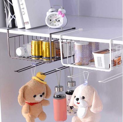 Kép valamiből Függeszthető fém kosár akasztókkal - fehér