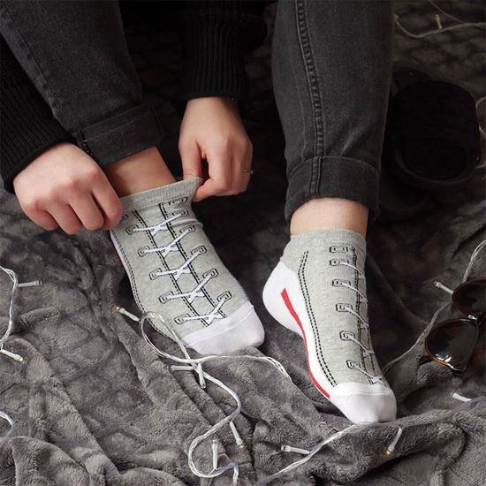 Kép valamiből Tornacipő mintás zokni  -  szürke