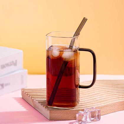Kép valamiből Szögletes üveg fedéllel, szívószállal és füllel – 350 ml