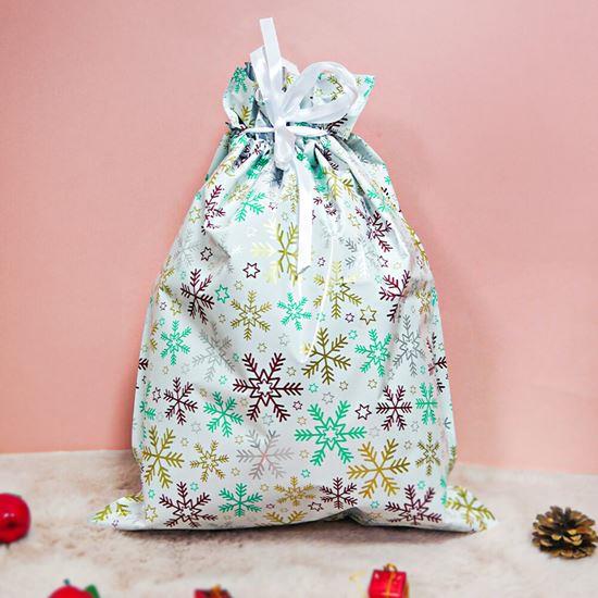 Kép valamiből Karácsonyi ajándékcsomagoló táska madzaggal - 51x39 cm - hópehelyek