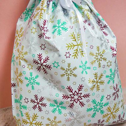 Kép valamiből Karácsonyi ajándékcsomagoló táska madzaggal - 51x39 cm - hópehelyek