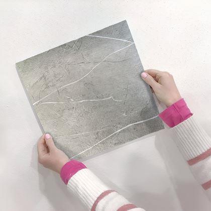 Kép valamiből Öntapadó csempe 30x30 cm  -  világosszürke márvány