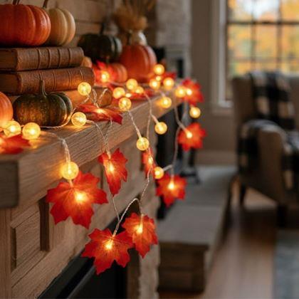 Kép valamiből LED fényekkel díszített őszi lombos fényfüzér