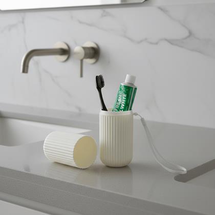 Kép valamiből Fogkefe és fogkrém utazótok