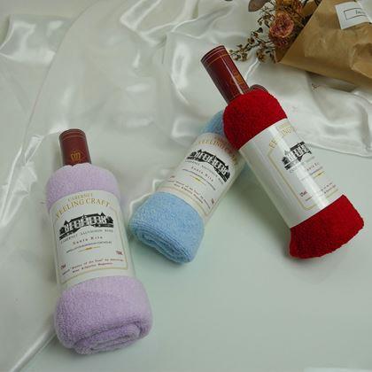 Kép valamiből Törülköző borospalack ajándékcsomagolásban  -  lila