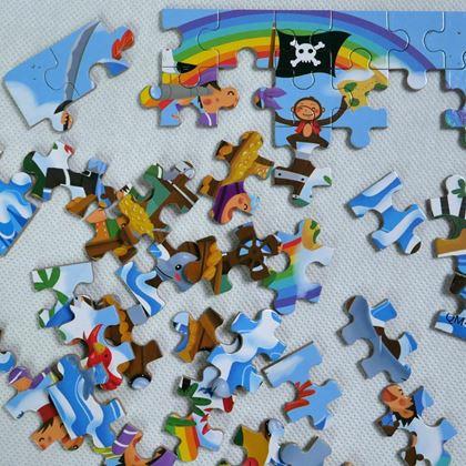 Kép valamiből Dětské puzzle v plechové krabičce - piráti