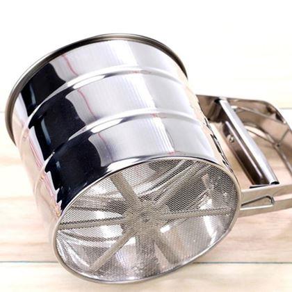 Kép valamiből Rozsdamentes acél konyhai szűrő mérőpohárral