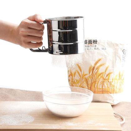 Kép valamiből Rozsdamentes acél konyhai szűrő mérőpohárral