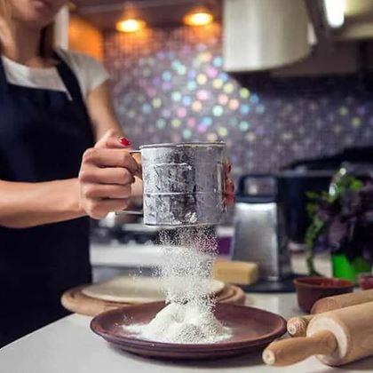 Kép valamiből Rozsdamentes acél konyhai szűrő mérőpohárral