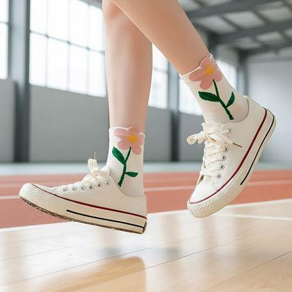 Kép valamiből Zokni virágokkal