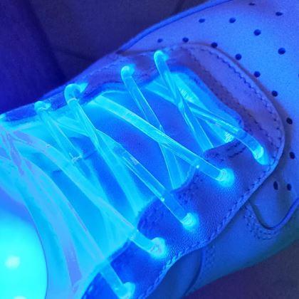 Kép valamiből LED svítící tkaničky - modré