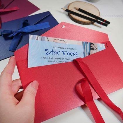 Kép valamiből Ajándék boríték szalaggal -  piros