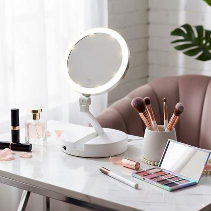 Kép valamiből Világító kozmetikai tükör