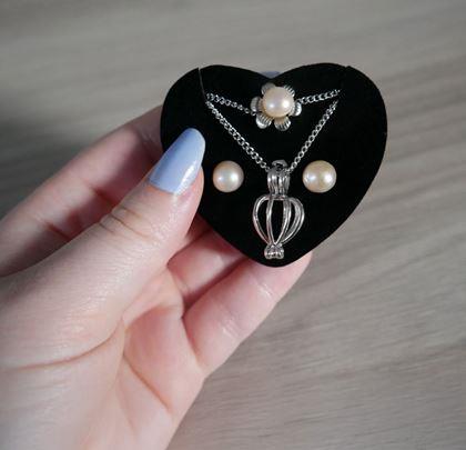 Kép valamiből Kívánság gyöngy kagylóban, nyaklánccal, fülbevalóval és gyűrűvel