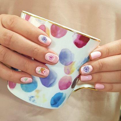 Kép valamiből Körömmatrica készlet - 104 db jegy