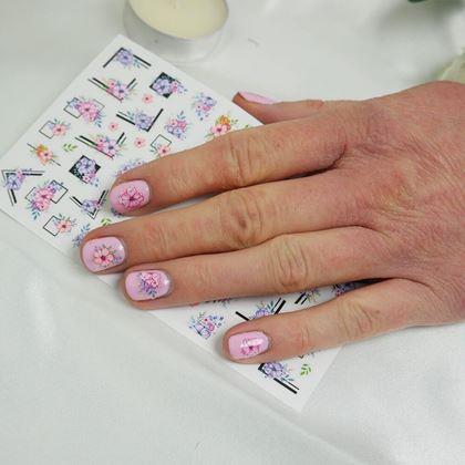 Kép valamiből Körömmatrica készlet - 71 db virág