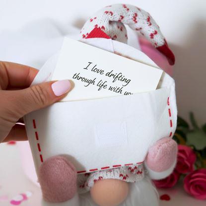 Kép Manó szívecskékkel