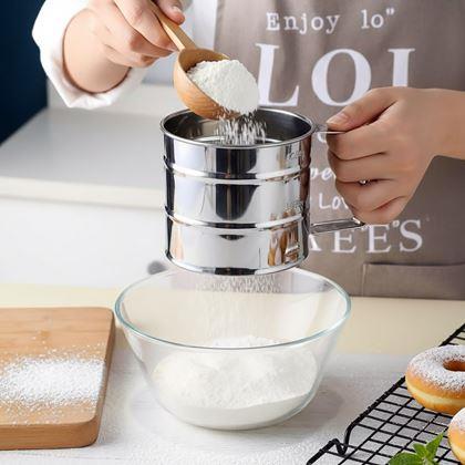 Kép valamiből Rozsdamentes acél konyhai szűrő mérőpohárral