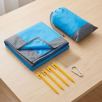 Kép Víz- és homokálló strandmatrac cövekekkel, 2x2 m, kék