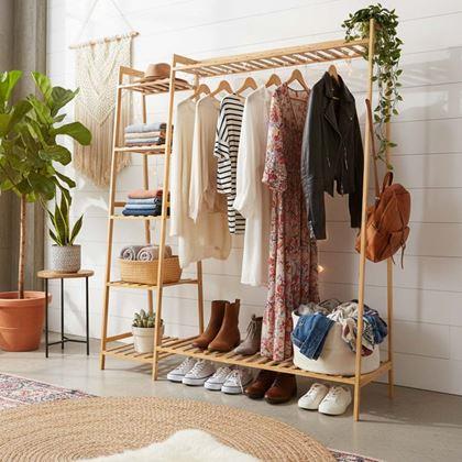 Kép valamiből Fából készült ruhatartó állvány polcokkal és akasztóval - 130 cm széles