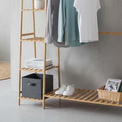 Kép valamiből Fából készült ruhatartó állvány polcokkal és akasztóval - 130 cm széles