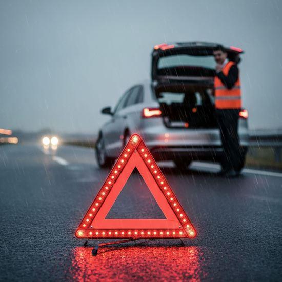 Kép valamiből LED világítással ellátott figyelmeztető háromszög