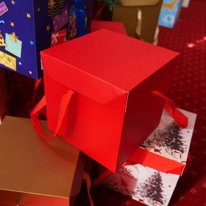 Kép valamiből Ajándékdoboz 15 cm  - piros