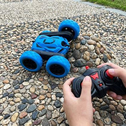Kép valamiből RC akrobatikus 360°-os távirányítós autó